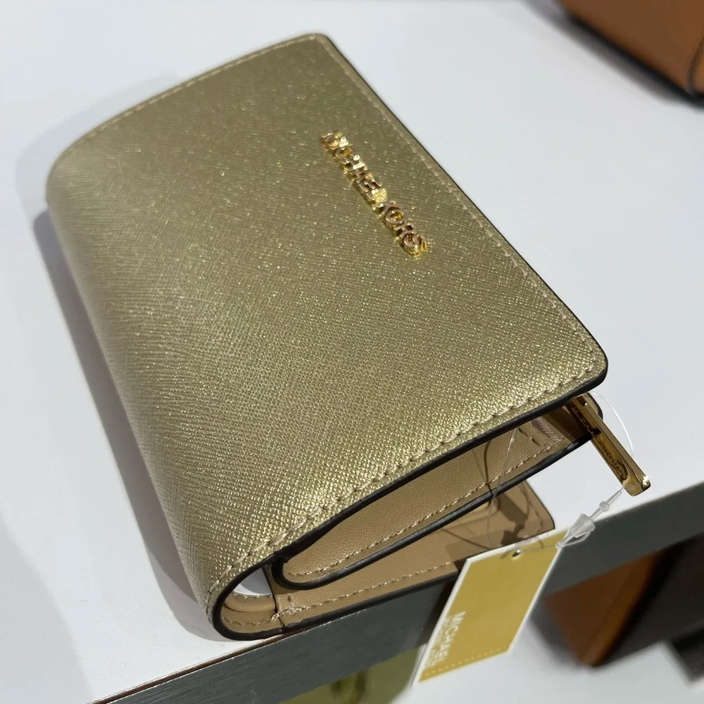 MICHAEL KORS Jet Set Md Zip CN Metallic Saffiano Leather BiFold Wallet
Pale Gold - Picture 2 of 16
